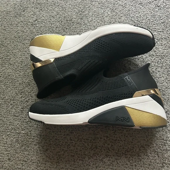 Skechers Black and Gold hands free slip on Sneakers (worn once!) - Picture 4 of 10
